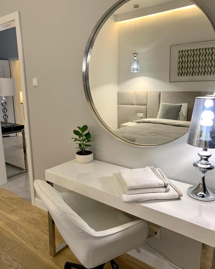 Zlota Luxury Apartments ワルシャワ エクステリア 写真